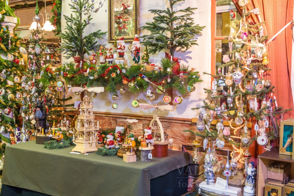A vignette featured in the retail gallery for the 2016 Christmas Opening at Vaillancourt Folk Art in Sutton, MA.