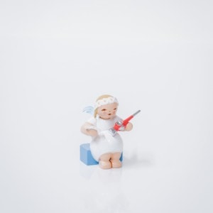 Marguerite Angel Sitting with Tree Topper