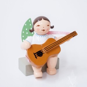 Grünhainichen Angel with Guitar, Sitting