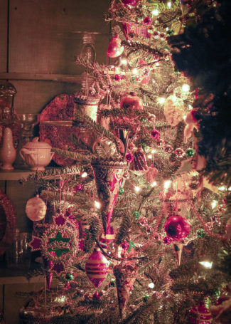 Bruce Catt's Victorian Cone ornaments decorated on a Christmas Tree in a private collection in 2006.