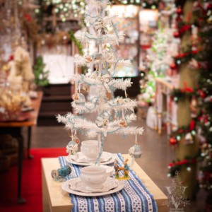 The Vintage Spring Pre-Decorated Feather Tree Dining Collection