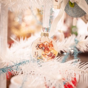 The Vintage Spring Pre-Decorated Feather Tree Dining Collection