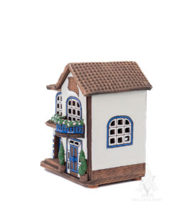 Keramik Tudor with Flowers & Blue Trim